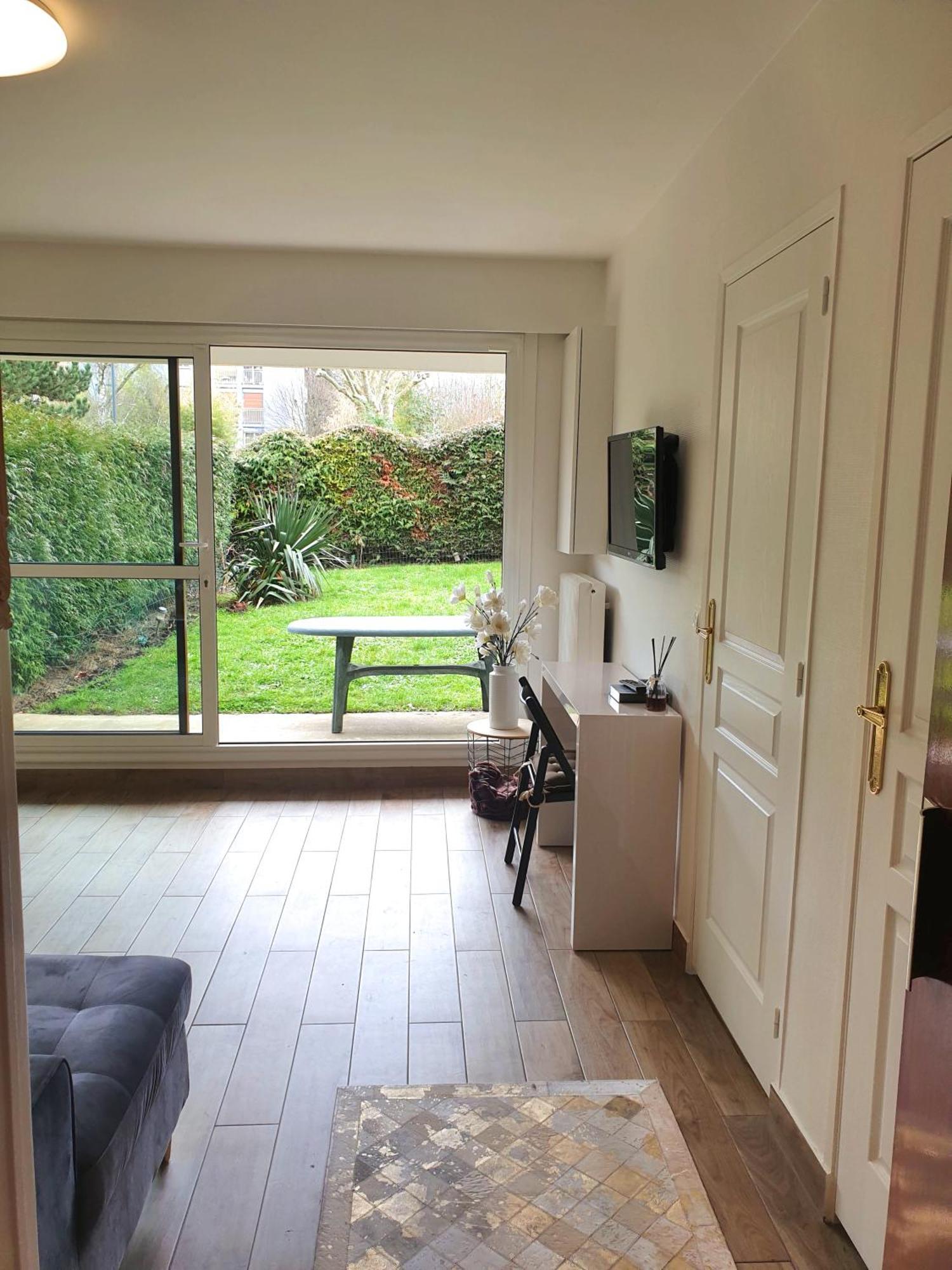 Appartement Avec Jardin Prive - 2 A 4 Voyageur Chaville Exteriör bild
