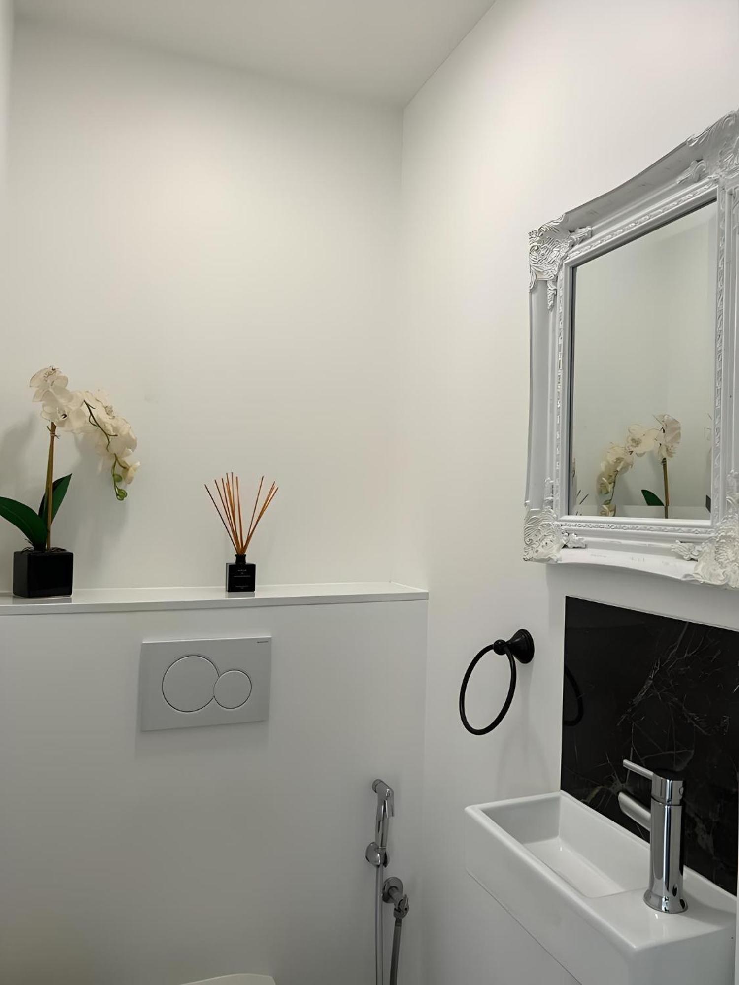 Appartement Avec Jardin Prive - 2 A 4 Voyageur Chaville Exteriör bild