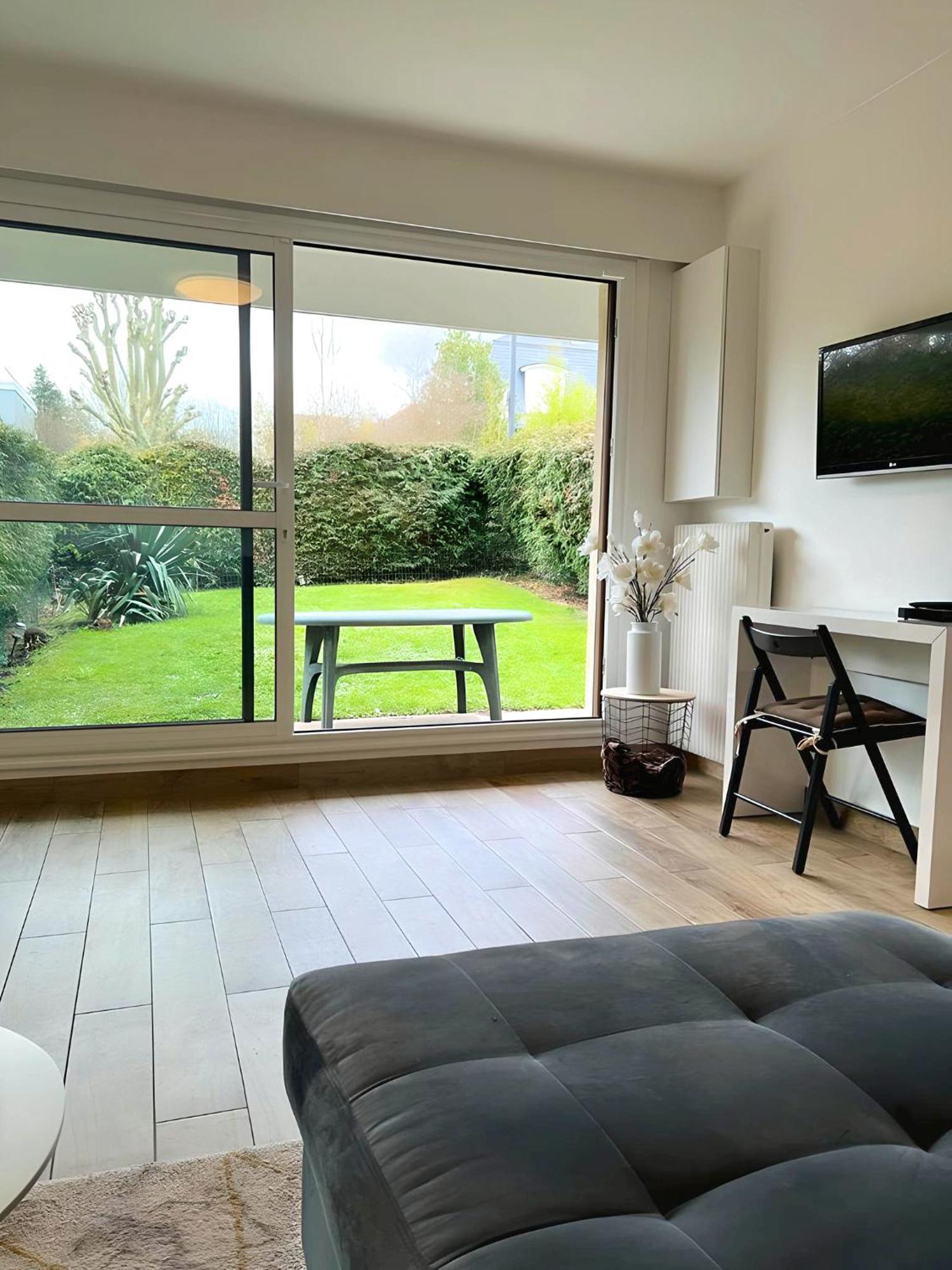 Appartement Avec Jardin Prive - 2 A 4 Voyageur Chaville Exteriör bild