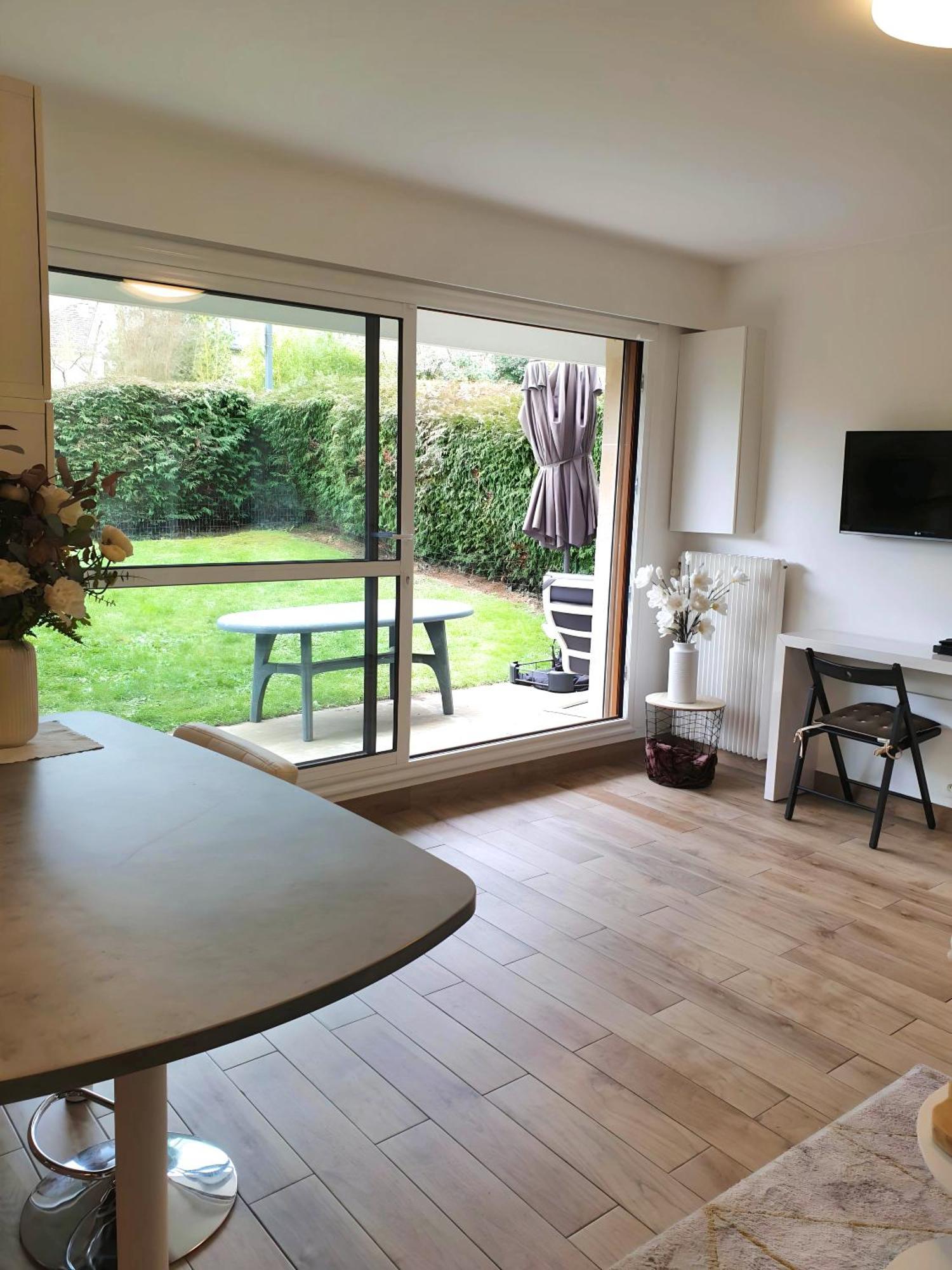 Appartement Avec Jardin Prive - 2 A 4 Voyageur Chaville Exteriör bild